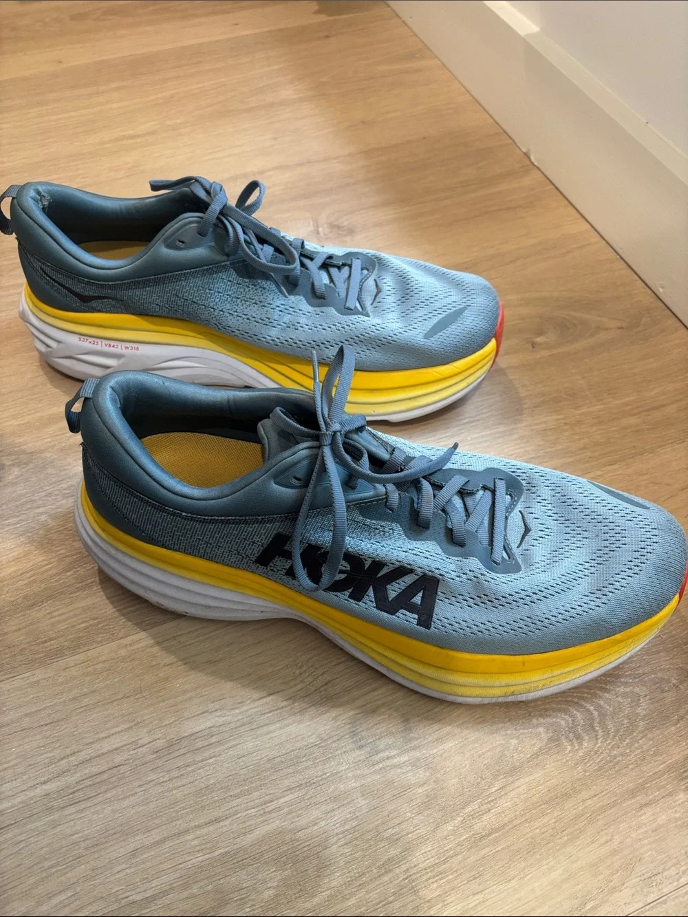 Hoka Men's Bondi 8 Sneakers